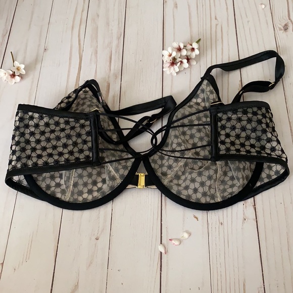 Victoria’s Secret Starburst Unlined Demi B… - Picture 5 of 10